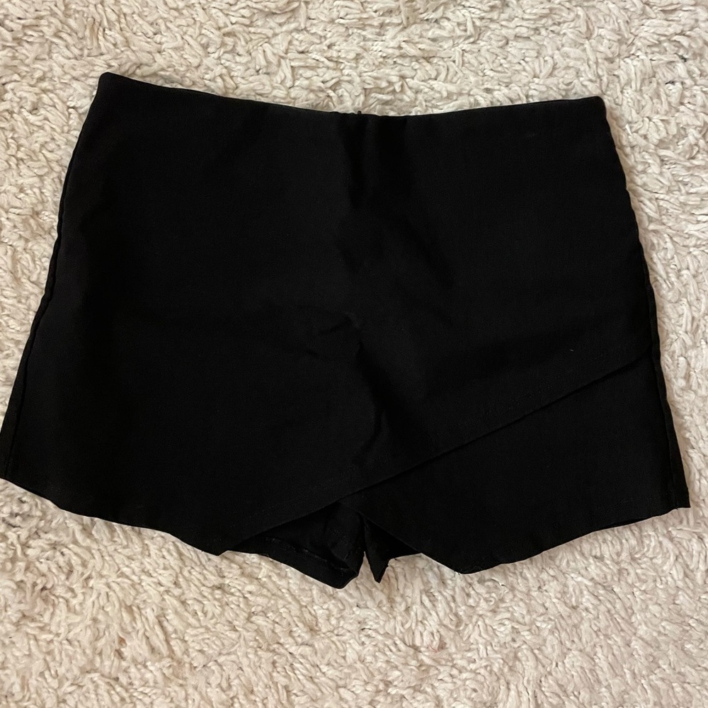 Black envelope shorts!!